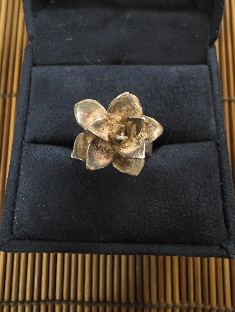 925 Silver Hammered Flower Ring (Vintage)